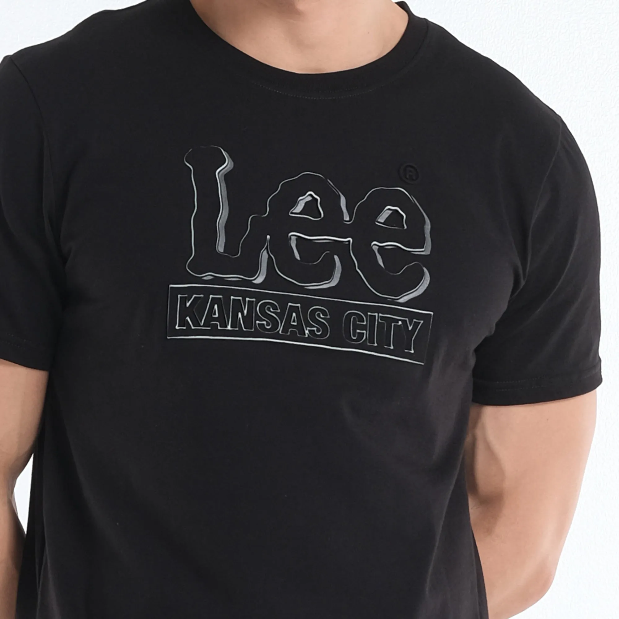 MENS' EMBOSSED LEE LOGO TEE